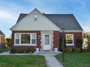 2751 N 83rd St, Milwaukee, WI 53222