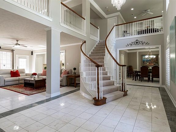 3rd image of 2316 Southern Oak Dr