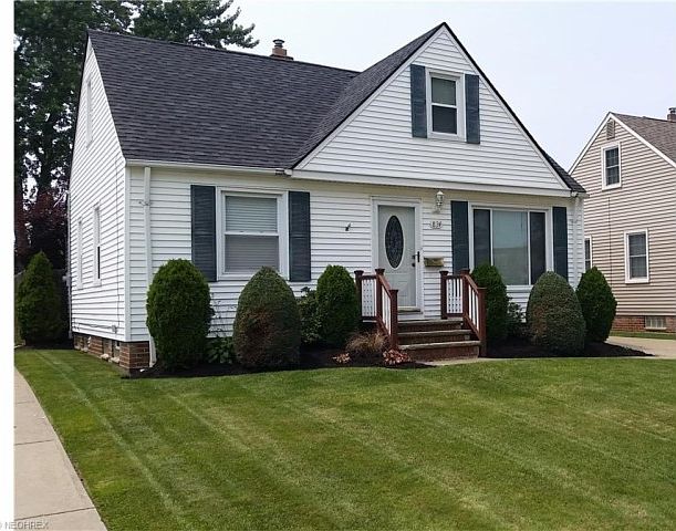 1st image of 834 E 218th St