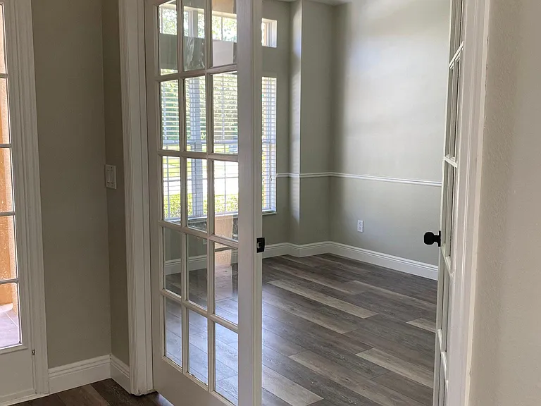 656 Fern Lake Dr — Photo 2