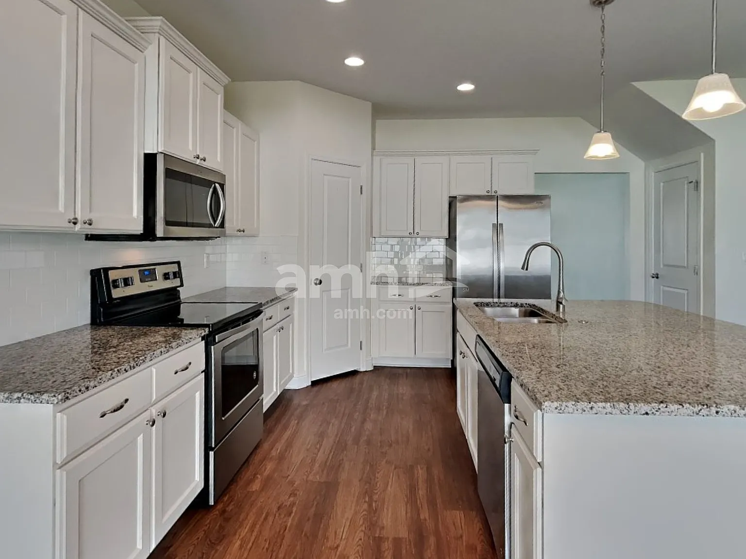 4 bed, 2.5 bath, 2348 sqft, $2,650 — Photo 3