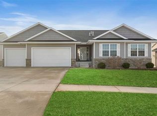 3115 Ridgeview Dr, Ely, IA 52227