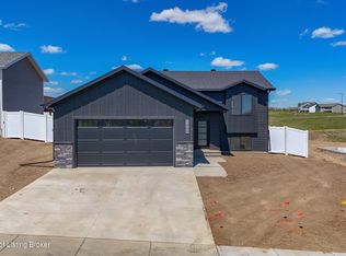 1680 Marilyn Way, Dickinson, ND 58601