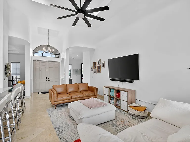 10337 Trianon Pl — Photo 24