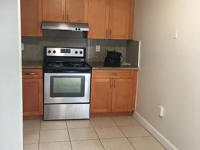 1144 NW 5th St #3 — Photo 7