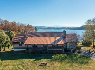 1115 Lake Ridge Dr, Dandridge, TN 37725