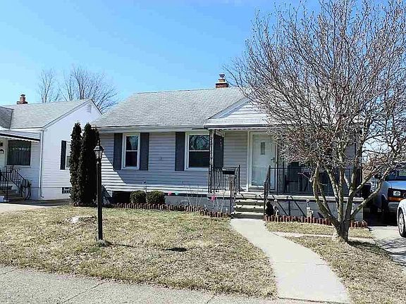 2nd image of 26401 Blumfield St
