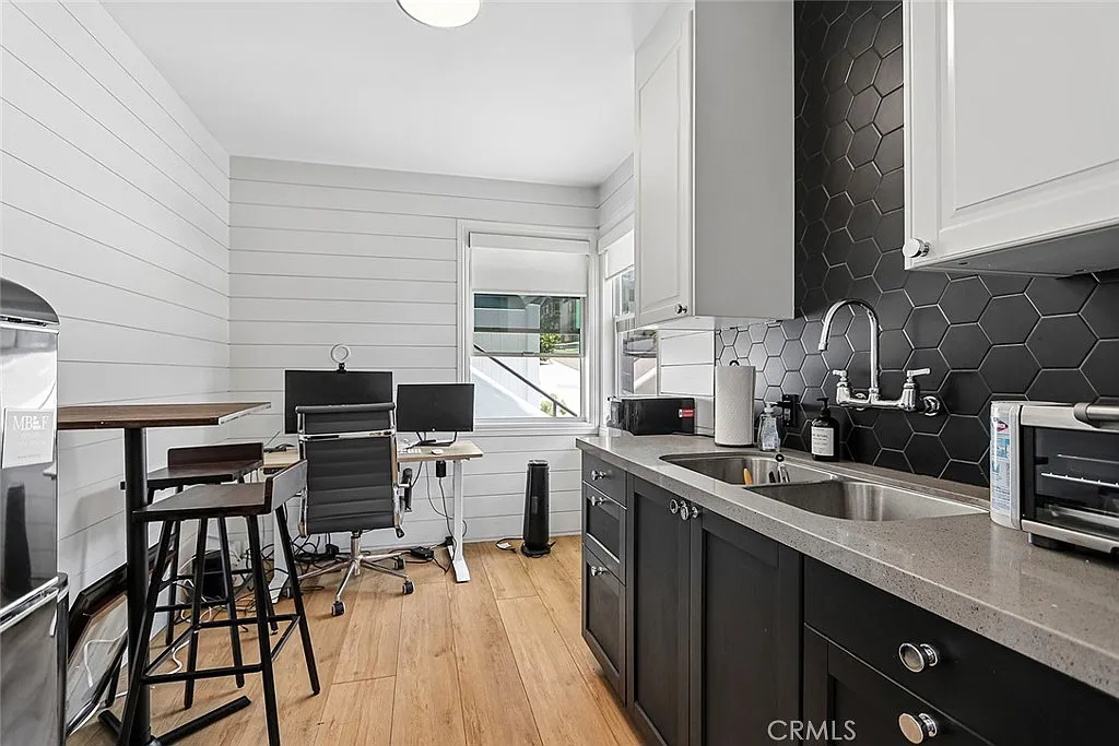 1 bed, 700 sqft, $3,000 — Photo 3