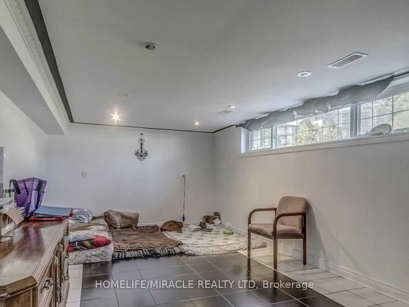 4th image of 697 Brimorton Dr