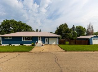 120 2nd St SW, Steele, ND 58482