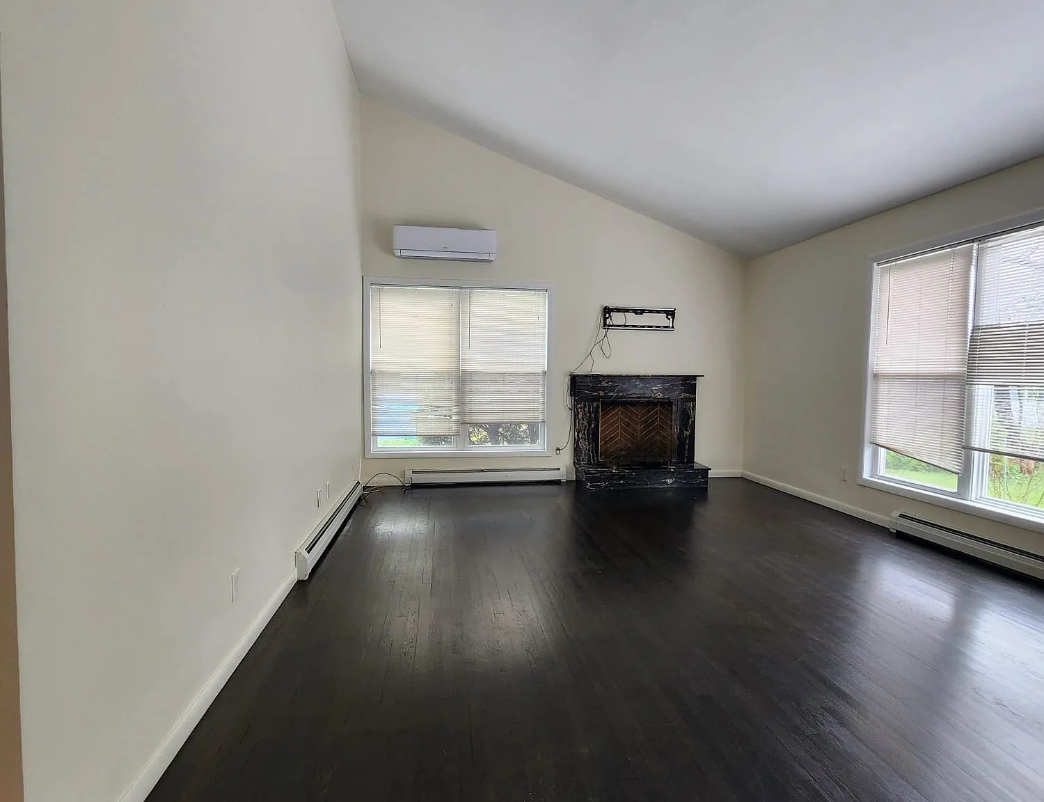 4 bed, 2259 sqft, $4,100 — Photo 4