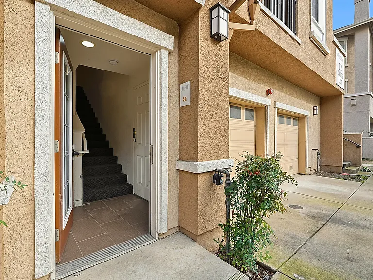599 Marble Arch Ave — Photo 33