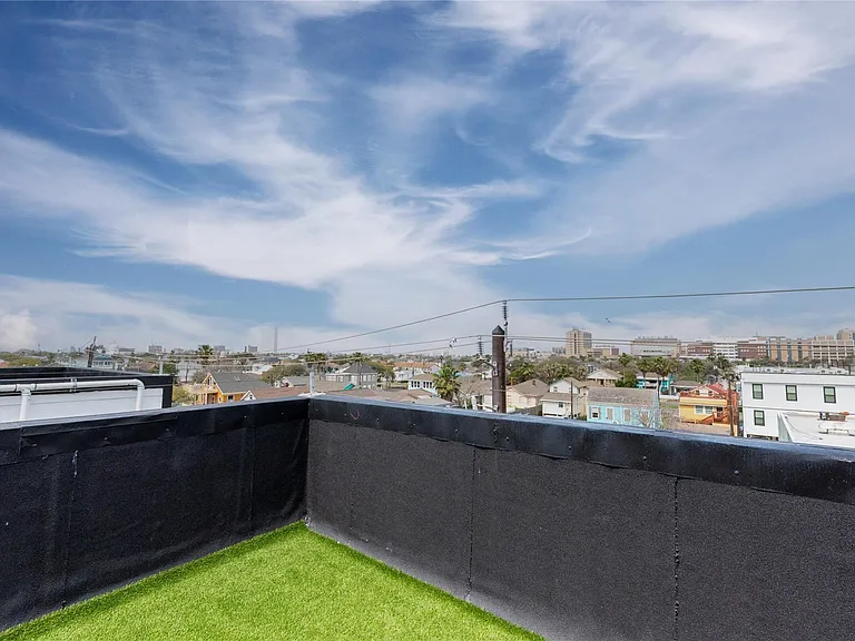 805 Avenue K #B — Photo 17