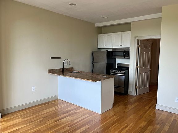 2nd image of 436 Prospect St APT 6