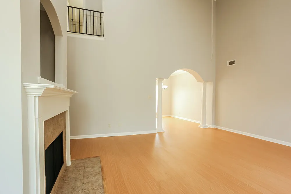 3 bed, 2.5 bath, 2414 sqft, $2,380 — Photo 4