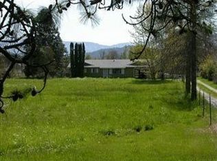 2855 Redwood Ave, Grants Pass, OR 97527