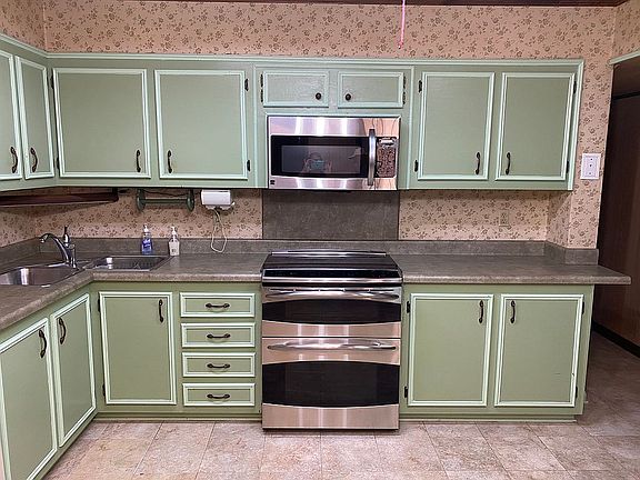 3rd image of 1110 W Camellia Dr