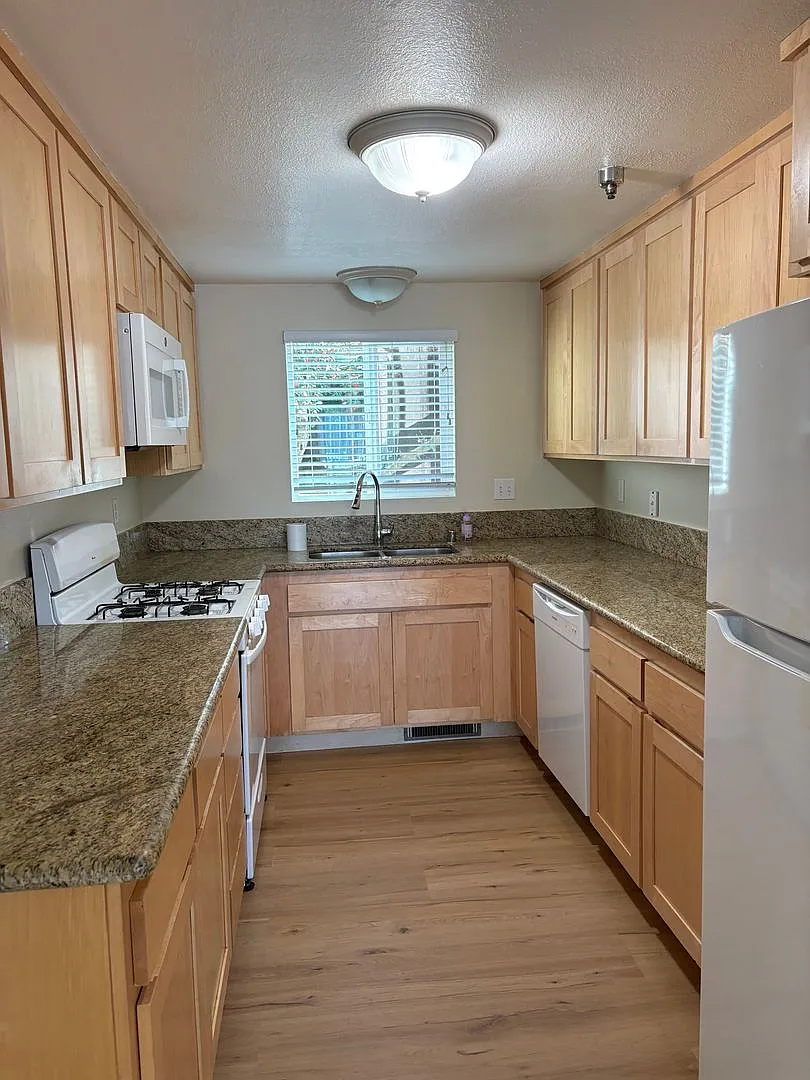 Building Photo - 422 Upham St #422B