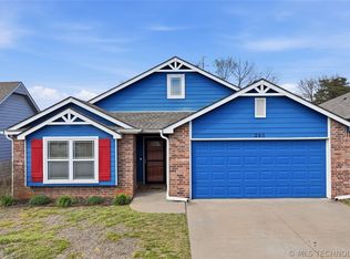 205 W 45th St, Sand Springs, OK 74063
