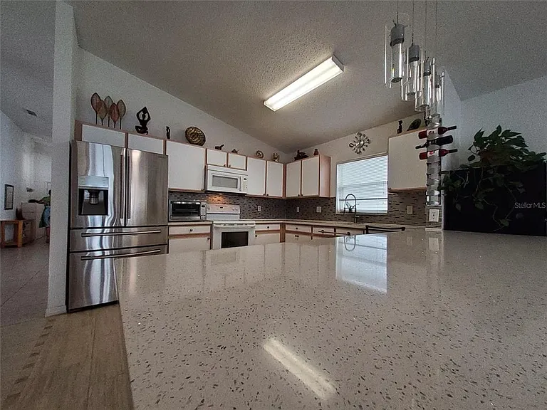 944 Lockbreeze Dr — Photo 11