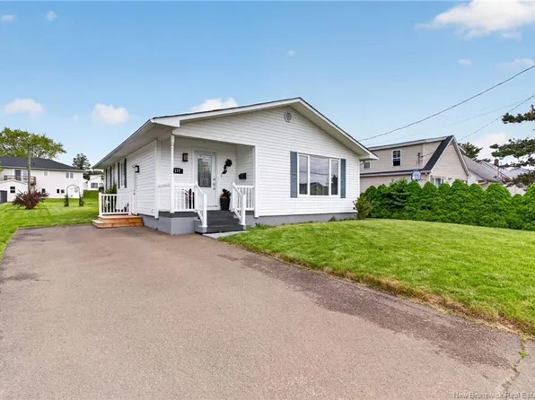 177 Gaspe St, Dieppe, NB E1A 1W4
