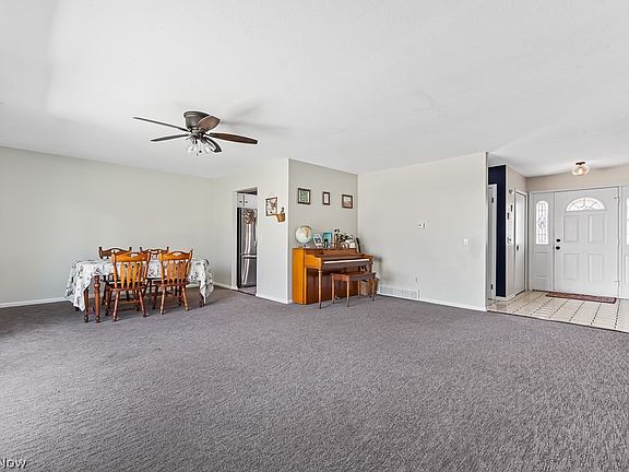 3rd image of 98 Woodhollow Dr