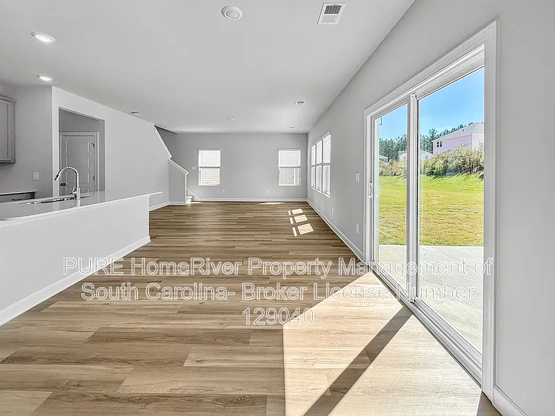 4 bed, 2.5 bath, 2345 sqft, $2,195 — Photo 4