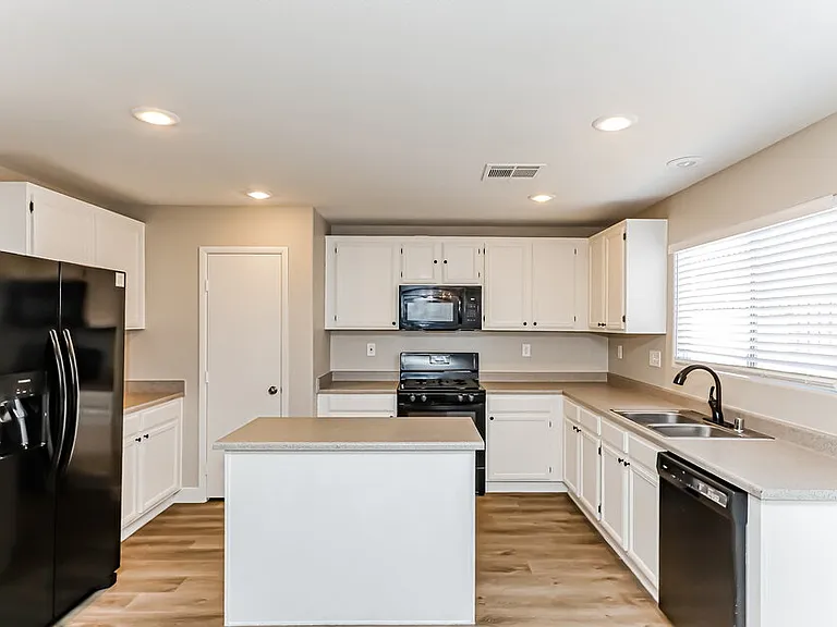 570 Swiss Cottage Ave — Photo 9