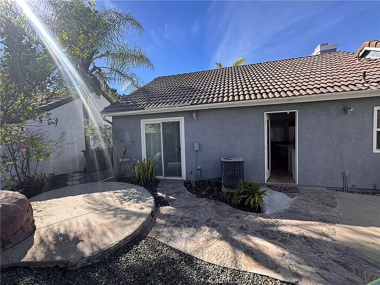 21742 Tegley — Photo 21