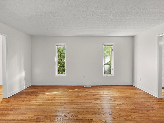 5th image of 305 Holly Tree Ln
