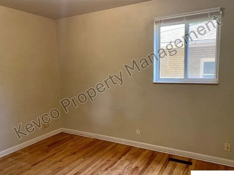 1940 W Lake St — Photo 10