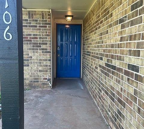 2nd image of 1106 W Gladys Way
