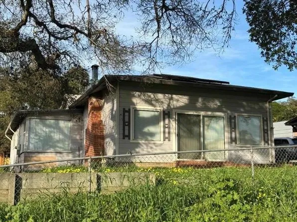 19 Overpass Rd, Royal Oaks, CA 95076