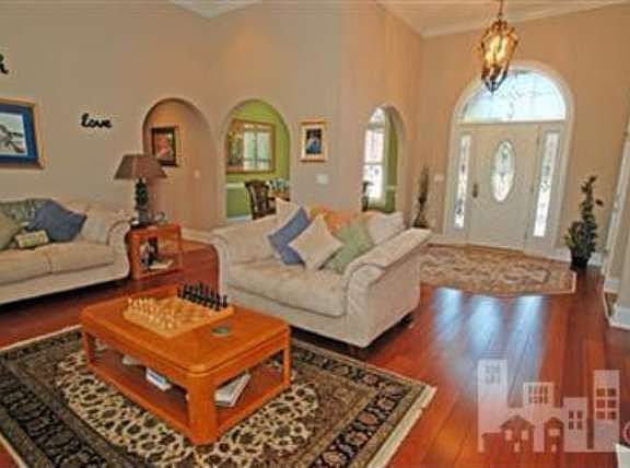 3rd image of 303 Foxhall Ct