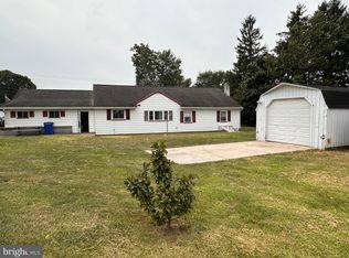 220 E Graceville Rd, Breezewood, PA 15533