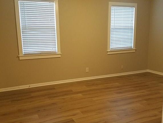5th image of 202 Oak Forest Dr