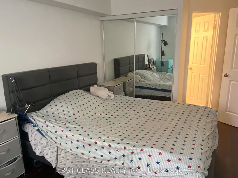 736 Bay St #303 — Photo 3