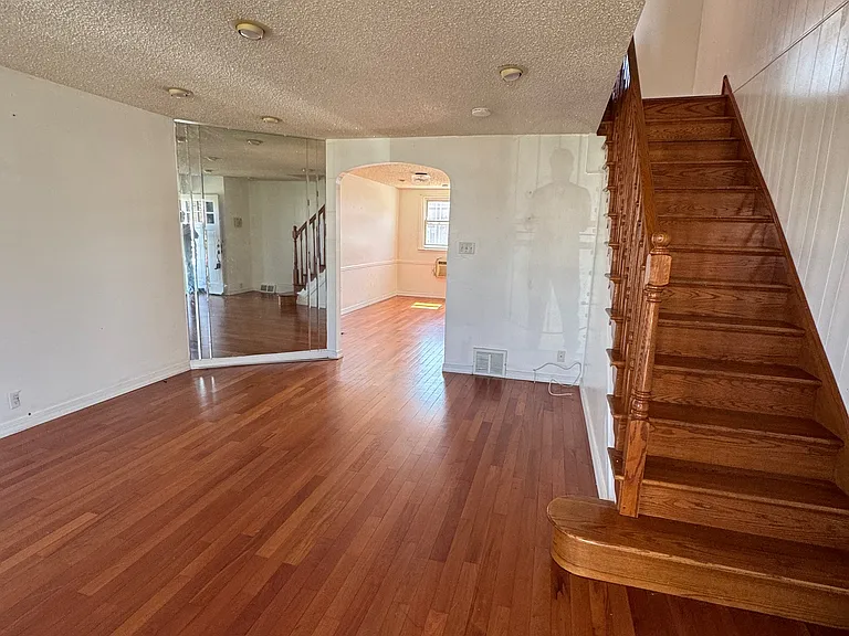 2212 Brighton St — Photo 1