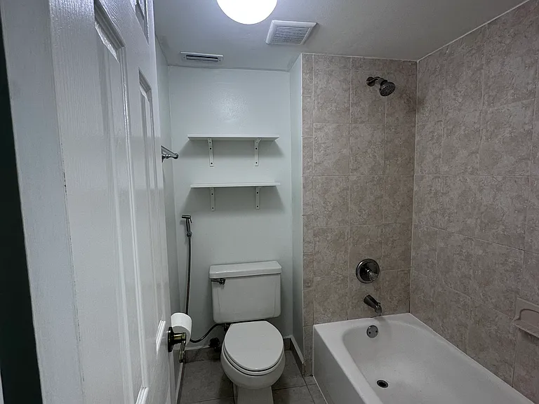 350 Lakeview Dr #102 — Photo 4