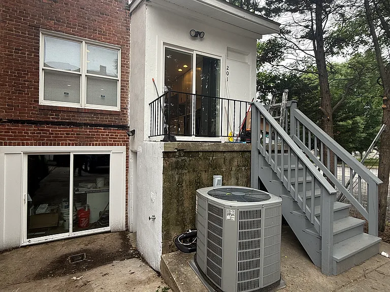 201 Willow Spring Rd — Photo 4