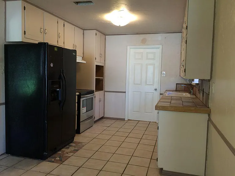 1421 Bryan Dr — Photo 21