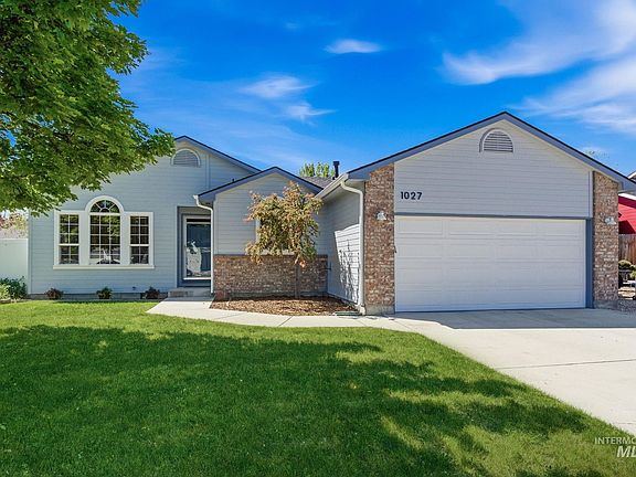 3rd image of 1027 W Bird Ave