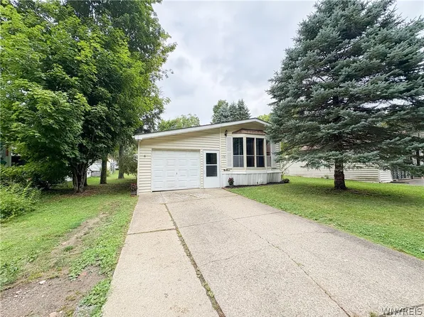 178 Bush Gdns, Alden, NY 14004