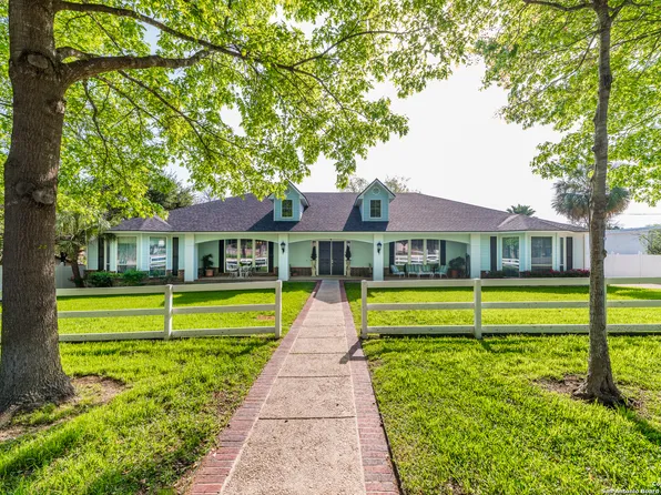 7226 N Vandiver Rd, San Antonio, TX 78209