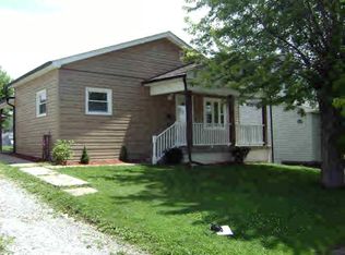 422 Myrtle Ave, Moundsville, WV 26041