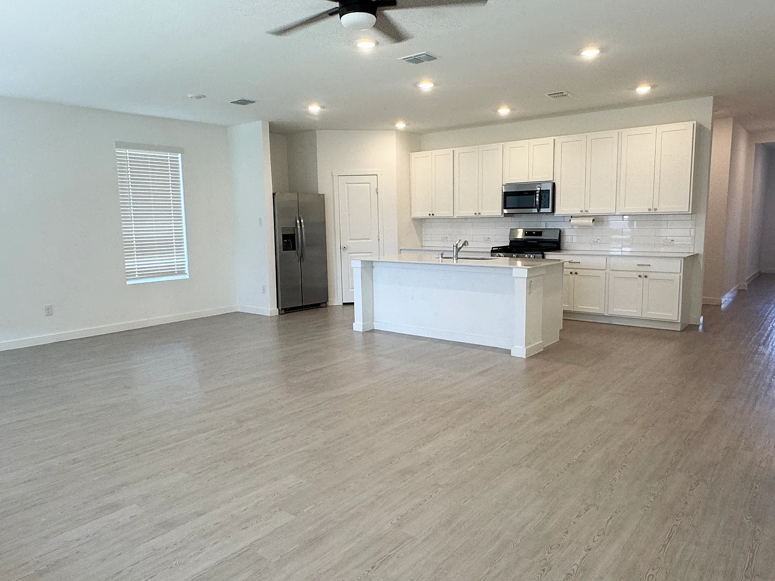 3 bed, 1952 sqft, $2,500 — Photo 4