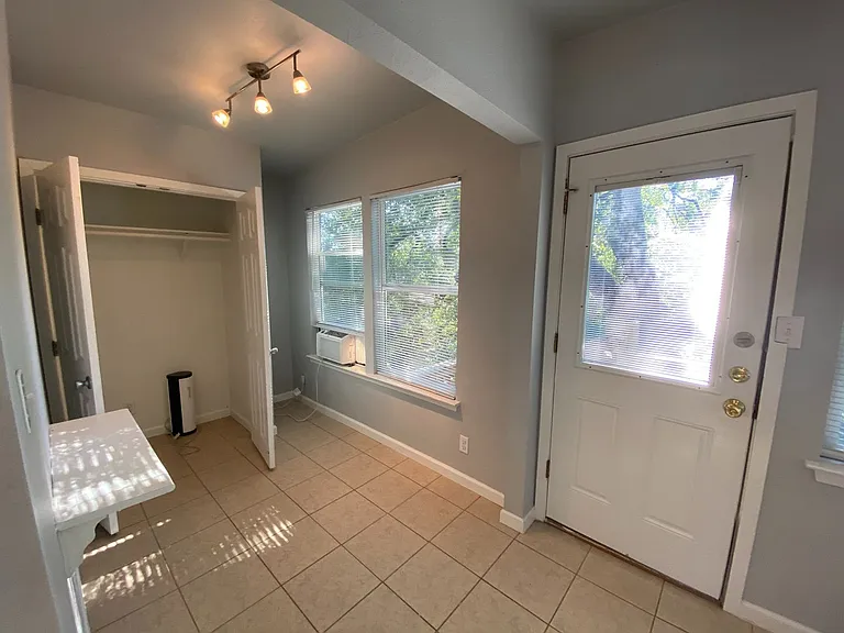 2830 San Gabriel Street — Photo 4