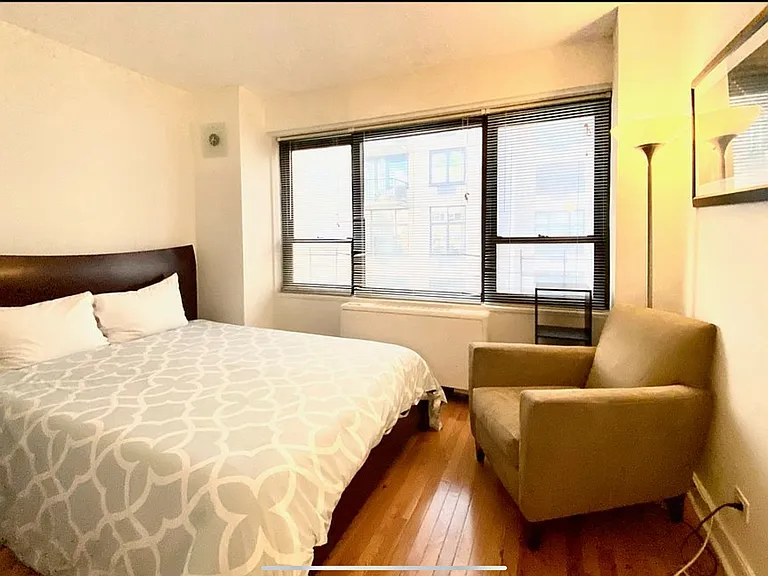 210 E 47th St #6J — Photo 8
