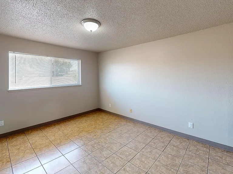 360 SW 9th St #16 — Photo 6