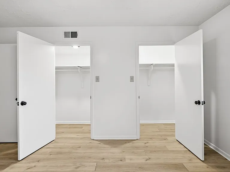 301 N Manor Dr #B — Photo 8